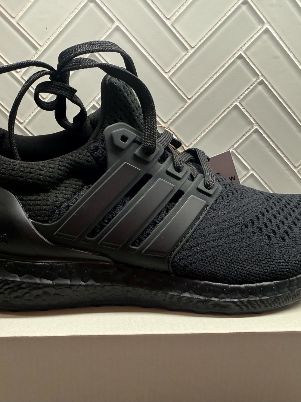 W -7 Adidas Ultra Boost Men's Running Shoes - Black - Picture 2 of 11